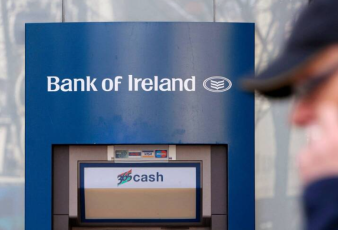 账户没钱也能领！爱尔兰银行系统故障ATM涌排队人潮