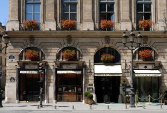 萧邦在巴黎旺多姆广场开设第一家酒店