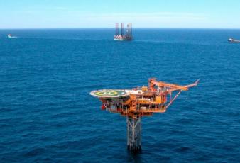 澳大利亚最大的石油公司策划42亿英镑的巨额合并