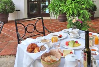 西班牙最好的酒店早餐在太阳海岸供应